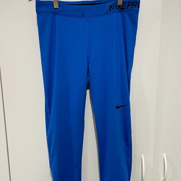 Nike Pro Women's Mid-Rise Training Capris - Picture 1 of 4
